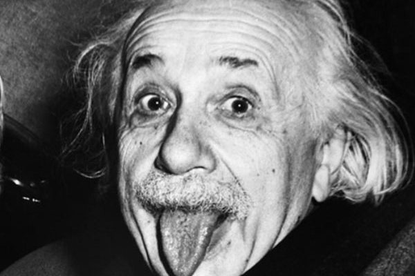 Почему Эйнштейн показал язык